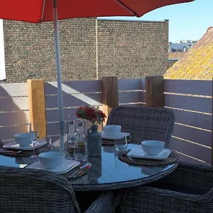 The Rooftop - A Trendy New With Airconditioning, Large Terrace & Free Parking Appartement