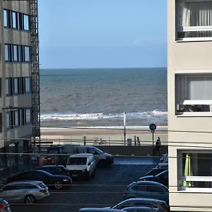 Lichtrijk 2-slaapkamerappartement Met Zeezicht En Gratis Parking Appartement