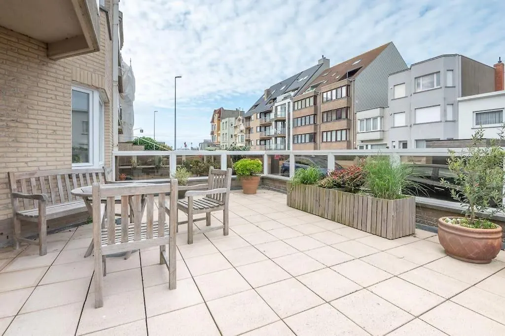 Appartement Met Groot Terras Aan De Zee Ostende
